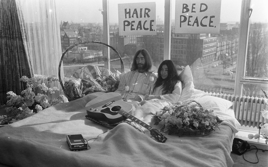 Il Bed-In di John Lennon e Yoko Ono. La forza della fotografia contro la guerra.